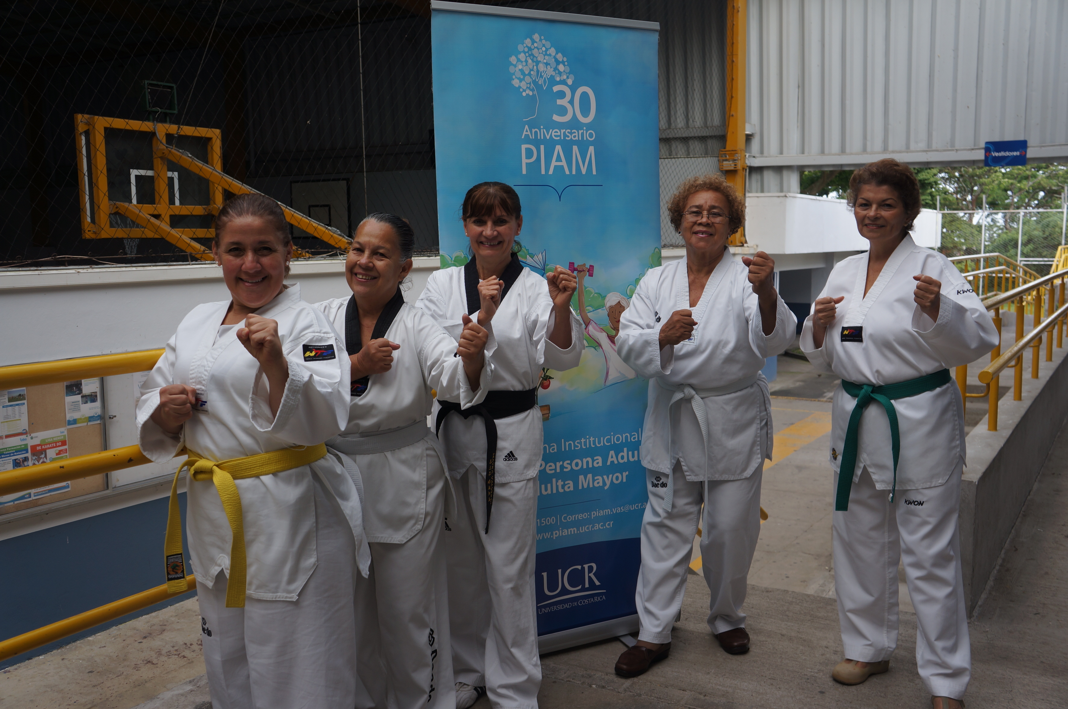 img-galeria-quote-Mujeres del equipo de Karate del PIAM