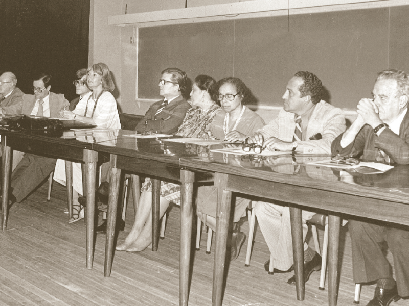 Imagen a la izquierda