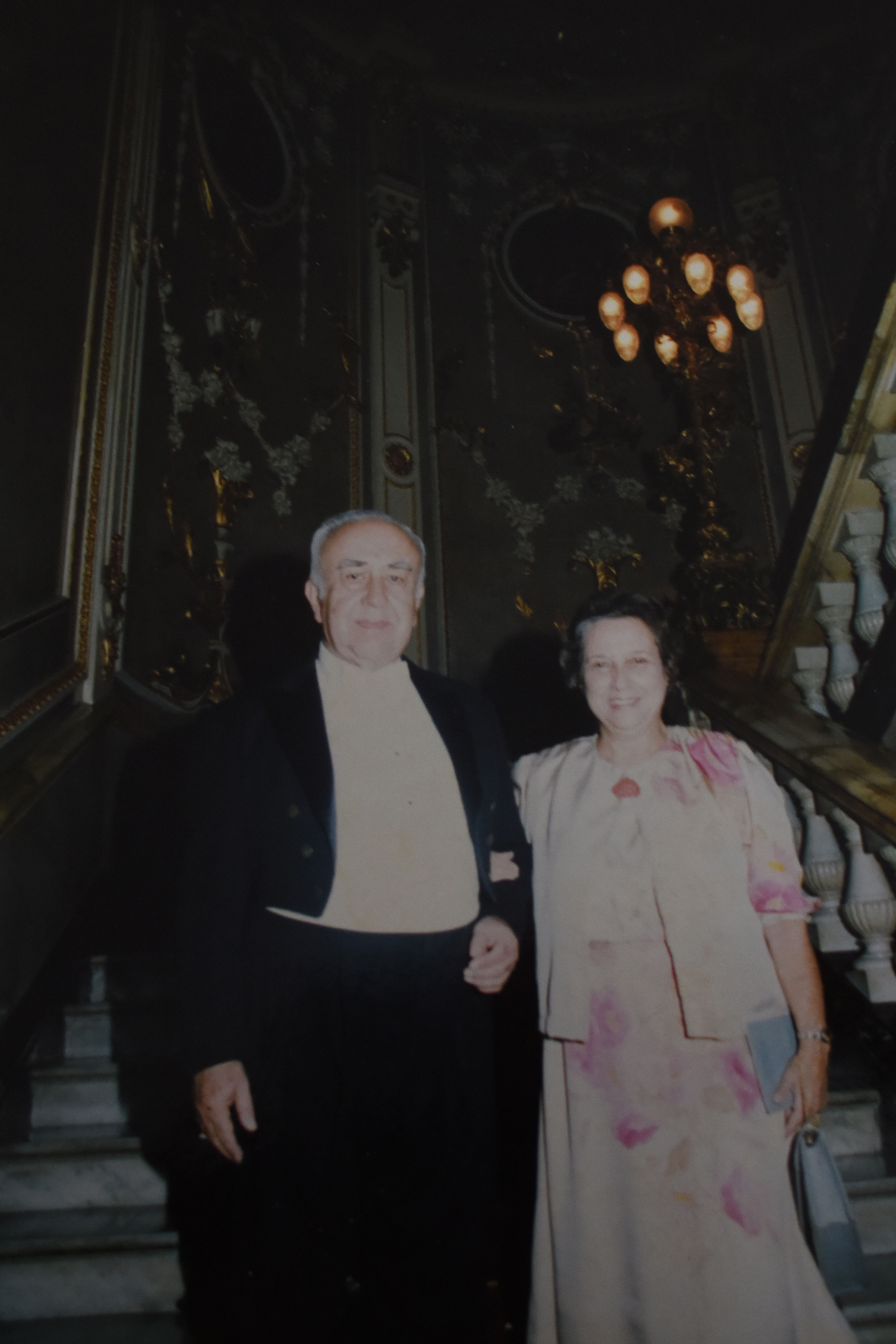 img-galeria-quote-María Eugenia Dengo Obregón con su esposo, Carlos Vargas Méndez, gran músico nacional, en un acto de gobierno durante la primera administración Arias Sánchez en el Teatro Nacional.