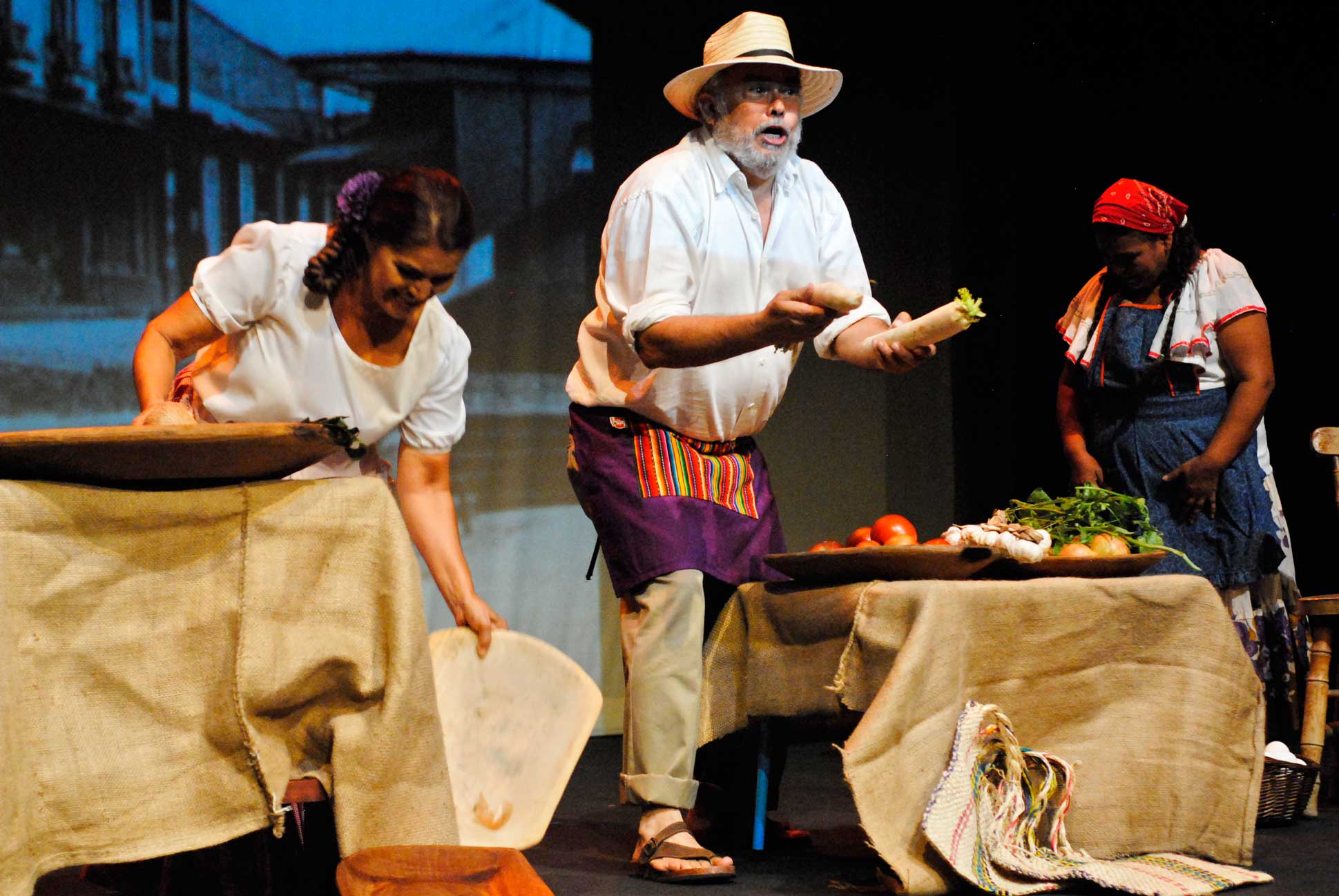 img-galeria-quote-El Teatro Alternativo presentando la obra “Al Mercado”.
