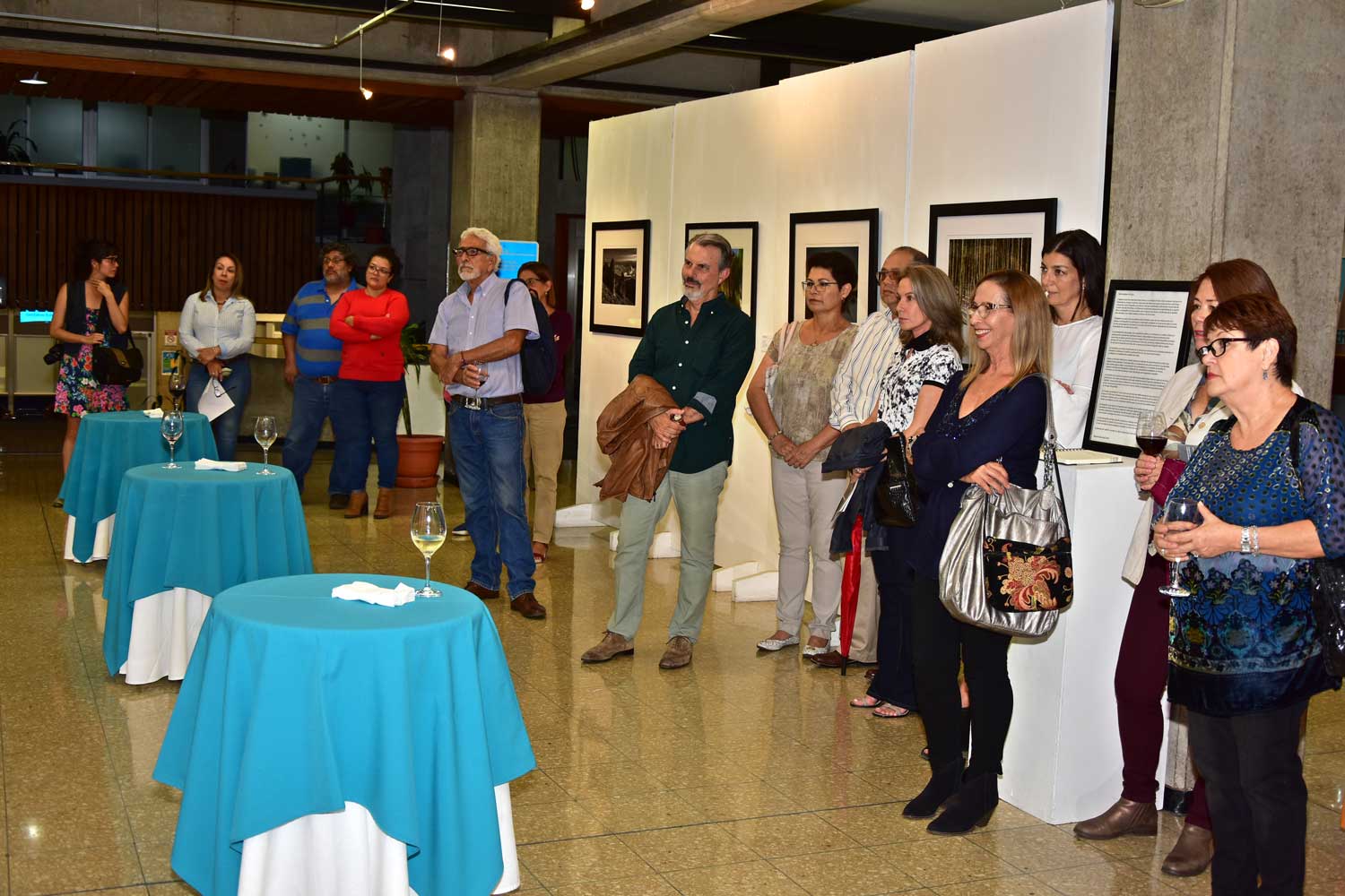 img-galeria-quote-El pasado 11 de mayo fue la inauguración de la exposición fotográfica “Juegos de Luz” de la artista Mayra Bonilla en el Anexo del Edifico A de Registro.   