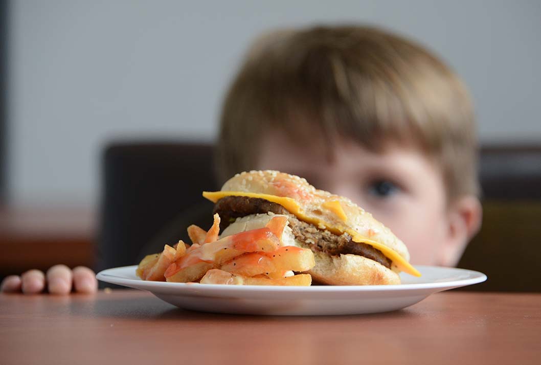 Los malos hábitos alimentarios en la actual población escolar incidirá en la salud de los adultos en las próximas décadas. Foto archivo ODI.