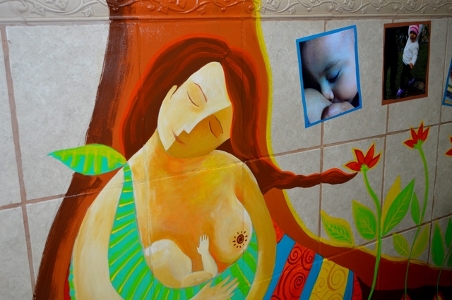 Mural de la sala de lactancia fue pintado por la artista plástica Raquel Mora Vega. Fotografía de Esteban Cubero.