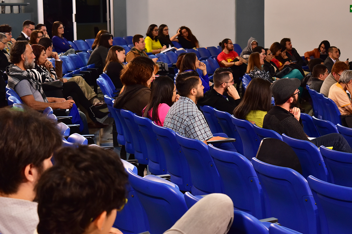 Los debates se realizan en las diferentes sedes universitarias o en espacios públicos de las provincias. Fotografía: Valeria Piedra
