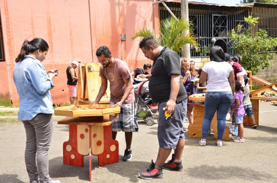 img-noticia-Padres de familia y niños participan de la mañana recreativa. Foto: Claudia Castro.