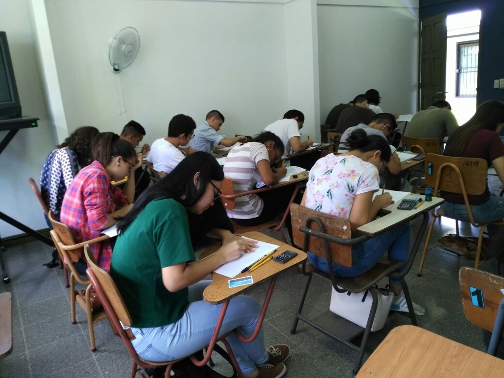Estudiantes en la aplicación de pruebas en Limón. Fotos: cortesía MATEM