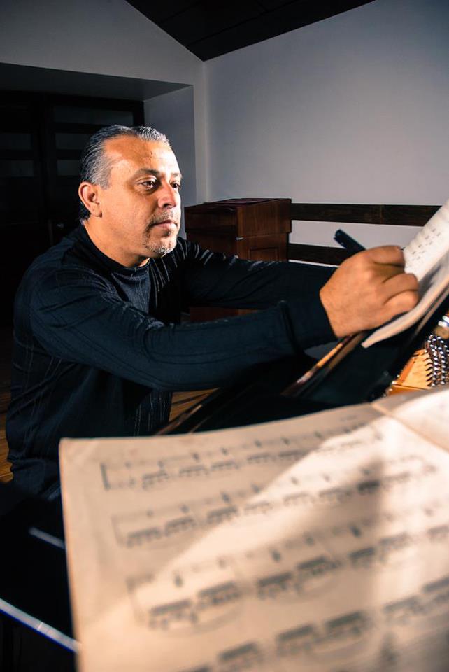 Marvin Camacho, recibió el Premio Nacional en Composición Aquileo Echeverría en el 2007.