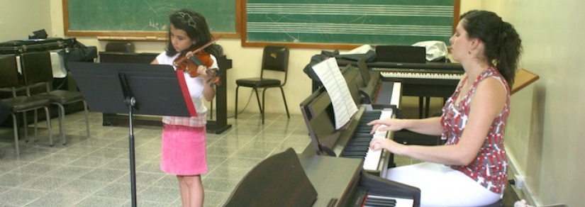 Niños y jóvenes pianistas a partir de los 9 años de edad podrán formar parte del XV Campamento de Piano en Palmares.  Foto tomada del sitio web del Conservatorio de Música de la Sede Occidente.