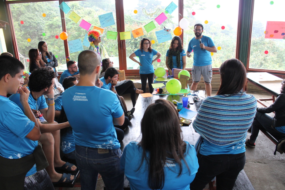 Estudiantes presentan su proyecto “Construyendo, generando y aprendiendo la prevención de riesgo en mi cole”. Foto por: Daniela Hernández Arguedas.