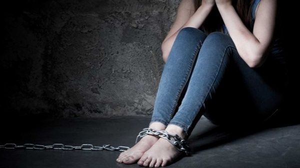 La trata de personas victimiza principalmente a las mujeres, las que son sometidas a la explotación sexual. Foto tomada www.telesur.com