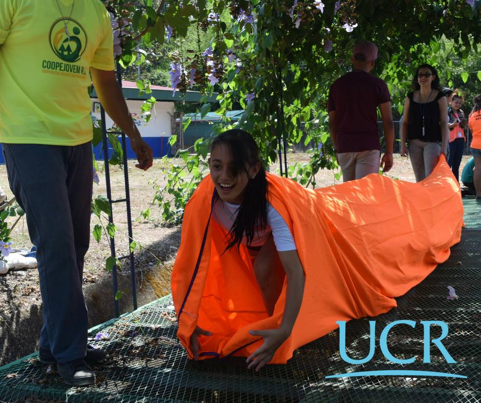 Pruebas para superar obstáculos, fueron parte de las actividades que realizaron las y los estudiantes del CTP Carlos Manuel Vicente Castro. Foto: Roberto Puello.