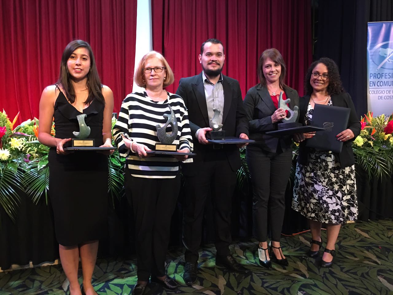 Profesionales y estudiantes de la UCR son premiados por el Colegio de Periodistas. Foto: COLPER.