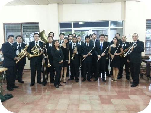 La Banda Sinfónica de la Sede de Occidente cuenta con 20 integrantes: estudiantes de la UCR y/o vecinos de San Ramón.
