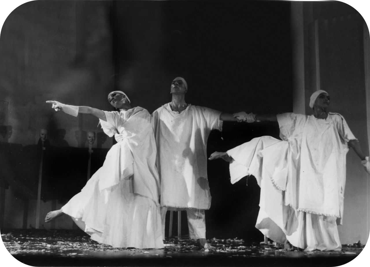 Coreografía “Gritos Escondidos” de Rogelio López, bailada por Danza Universitaria en Perú (1987).