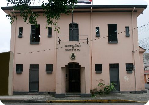 El palacio municipal es uno de los edificios que resguardan el patrimonio del cantón.