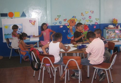 Niños y niñas de la Escuela Santa Gertrudiz, en Tejar del Guarco.