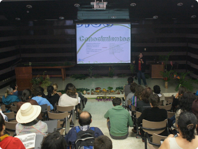 La lucha por el rescate de las semillas criollas y la defensa de la agricultura orgánica fueron temas centrales en las conferencias, la feria y las exposiciones. Foto: Yasy Morales