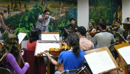 Ensayo Orquesta UCR, dirigido por Luis Diego Herra. Foto: Escuela de Artes Musicales.