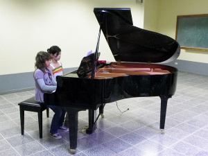 Cada año, se realiza el Campamento de Piano, en el cual niños y jóvenes alumnos de piano aprenden nuevas técnicas al lado de profesionales. Foto: cortesía Sara Feterman.