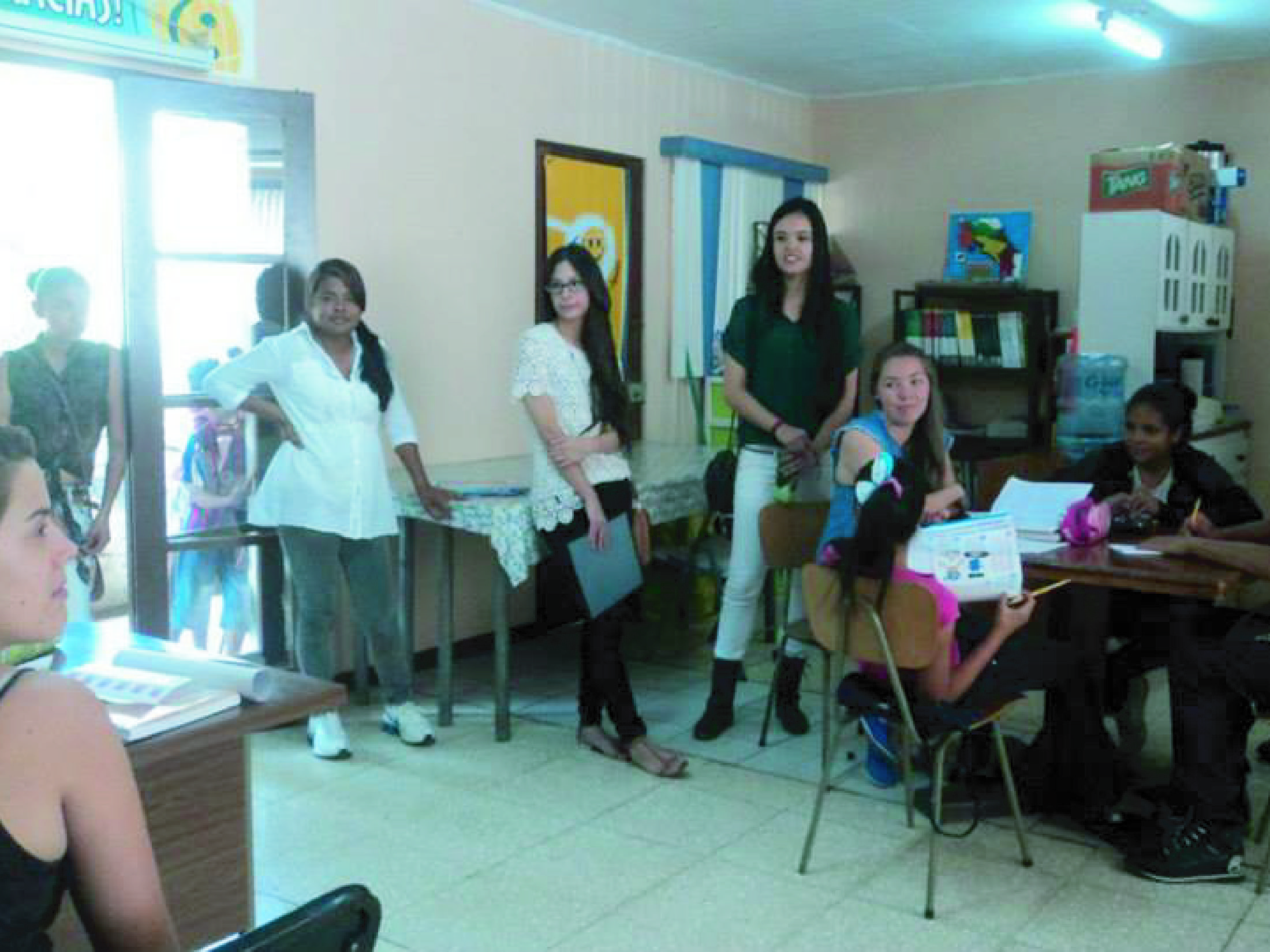 Voluntarios del TCU-568 “Promoción de una cultura de respeto y solidaridad en el contexto de las migraciones en Costa Rica” participan en las actividades de Merienda y Zapatos. (Foto Facebook Merienda y Zapatos)