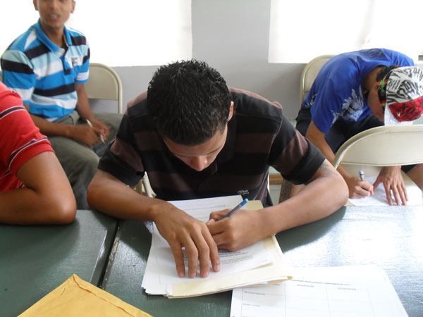 Miembros del Programa Nacional de Atención a población penal juvenil participando de un espacio educativo. Foto con fines ilustrativos (VAS). 