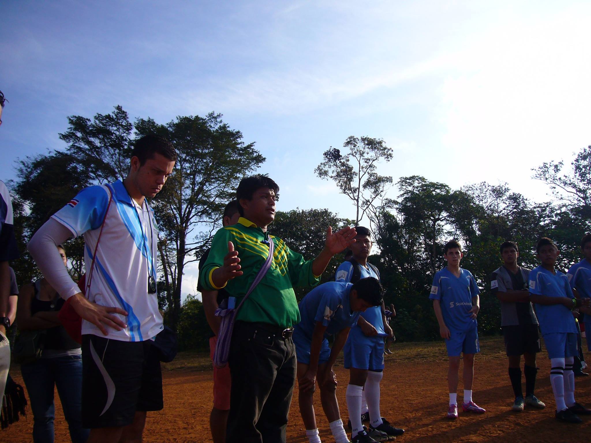 Salitre. Las y los participantes se preparan para las actividades deportivas. Fotografía de Josepht Osorio.
