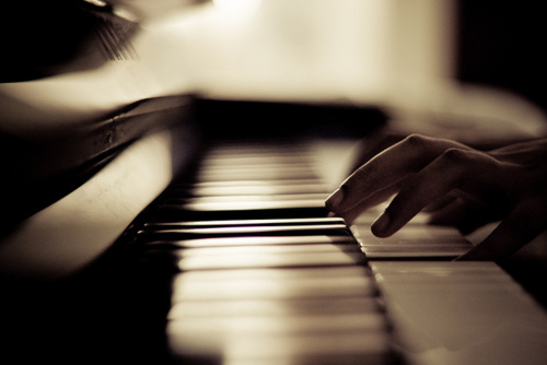 La actividad contará con la participación del pianista Manuel Matarrita.  Foto ilustrativa tomada de google images.