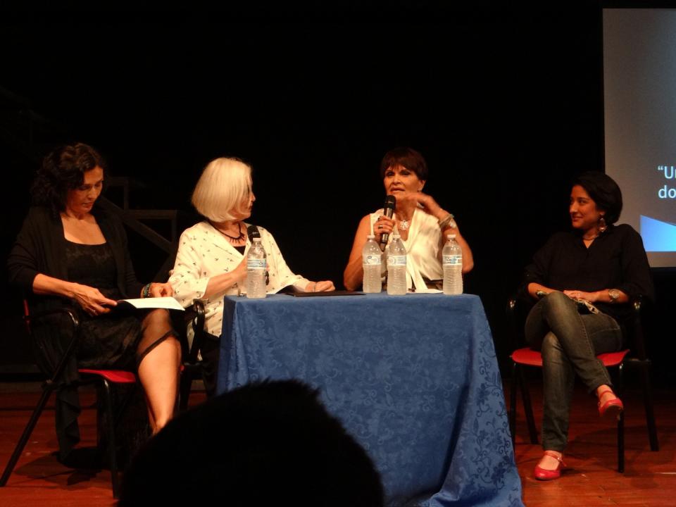 img-noticia-Conversatorio “El aporte del exilio chileno al teatro costarricense” en el marco de la Cátedra Sara Astica. Ana Istarú, Marisol Gutiérrez, María Torres y Maitén Silva. Fotografía: Daniel Rivera Herrera.