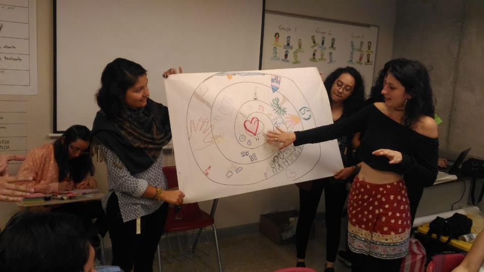 Las y los estudiantes explicaron que implica ser responsable de un proyecto de Iniciativas Estudiantiles. Foto tomada por César Noguera.