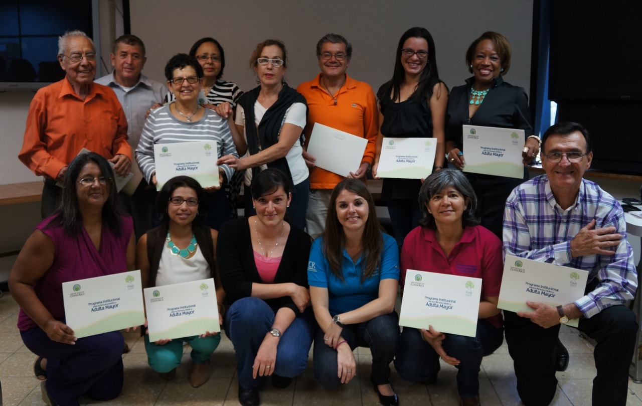 Personas con el certificado final de curso "Educación para mayores"