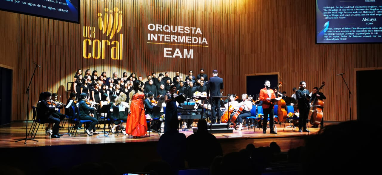 “El Mesías” contó con más 110 integrantes de UCR Coral y la Orquesta Intermedia de la Escuela de Artes Musicales. 