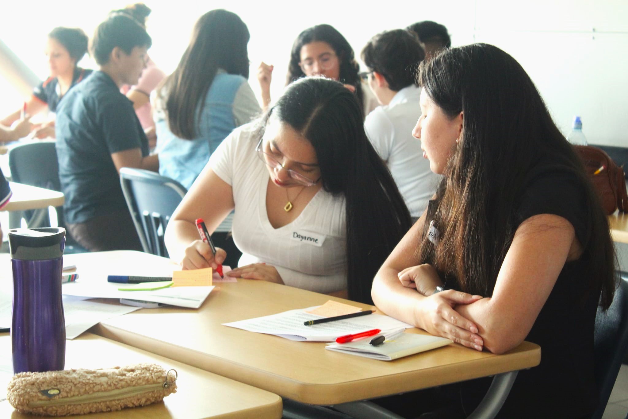 Capacitaciones a estudiantes de TCU en metodología para reforzar comprensión y producción lectora. Edificio de Educación Continua, sede Rodrigo Facio. Foto por: Alisson Chévez.