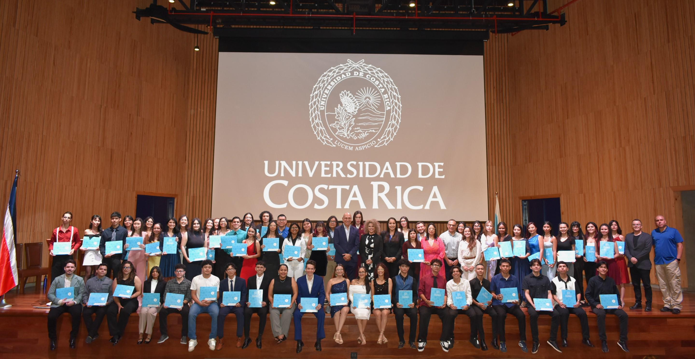 Personas certificadas del G-16 del programa Empléate. Foto por Diego Salazar Castillo