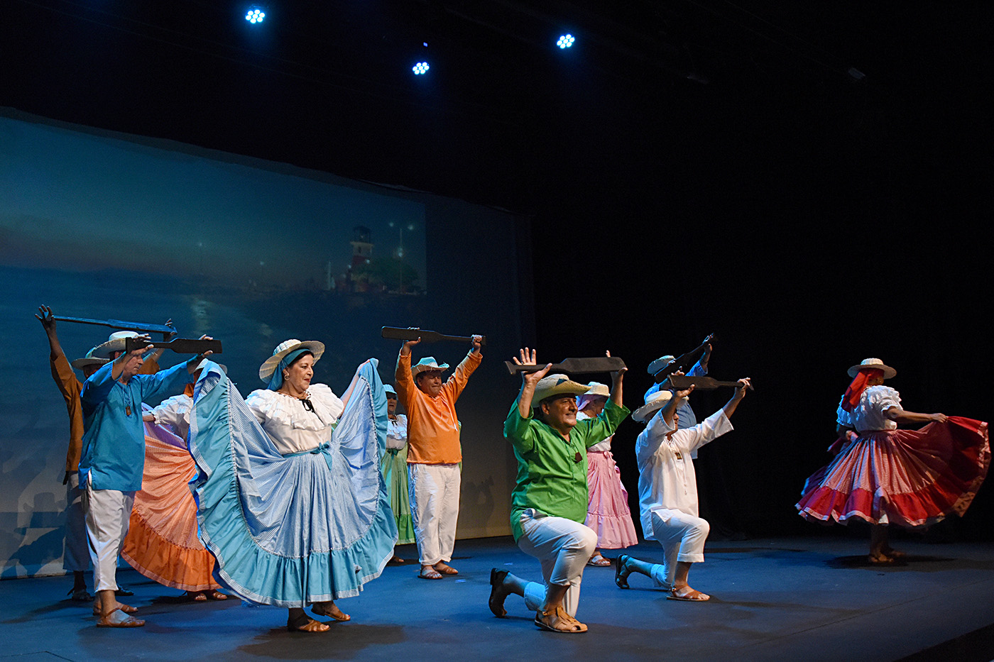 Grupo de Baile  "Al Son de la Vida"  del PIAM en la celebración del 10 Aniversario en el Teatro Espressivo