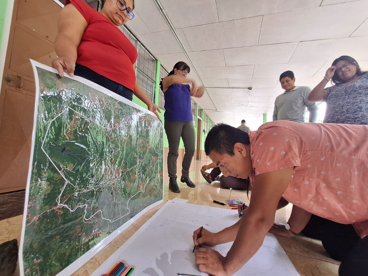 Taller de devolución resultados del proceso de Cartografía social Participativa, realizado el 21 de abril en El Palenque, Zapatón, con representantes de la comunidad huetar de Zapatón.