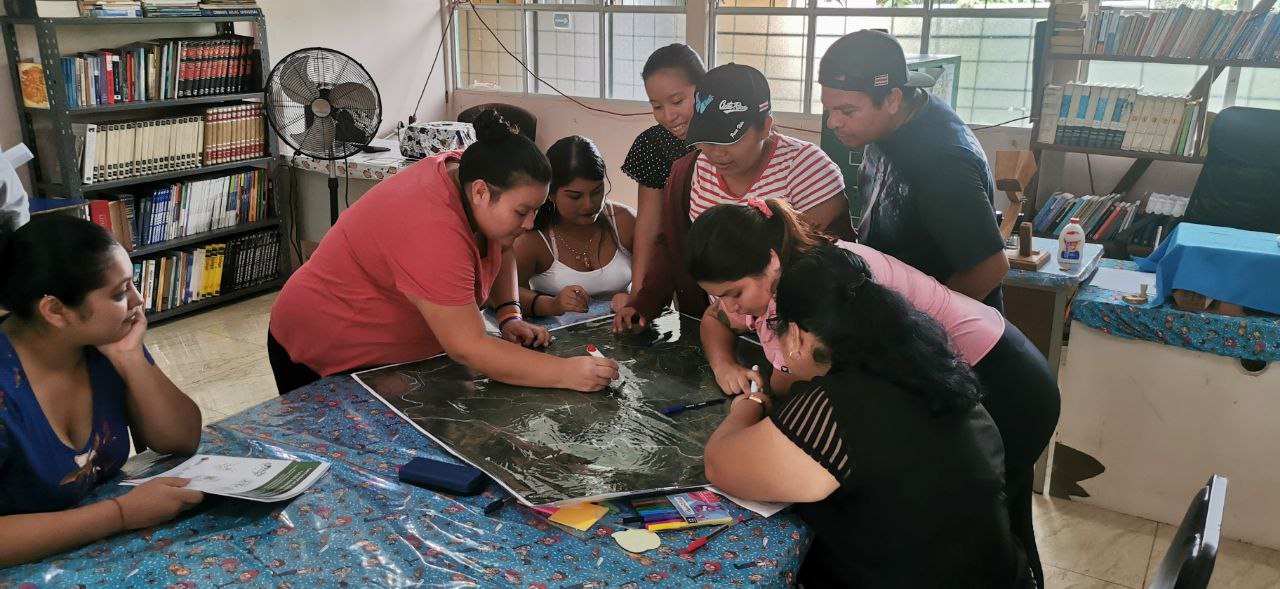 Taller de devolución resultados del proceso de Cartografía social Participativa, realizado el 21 de abril en El Palenque, Zapatón, con representantes de la comunidad huetar de Zapatón.