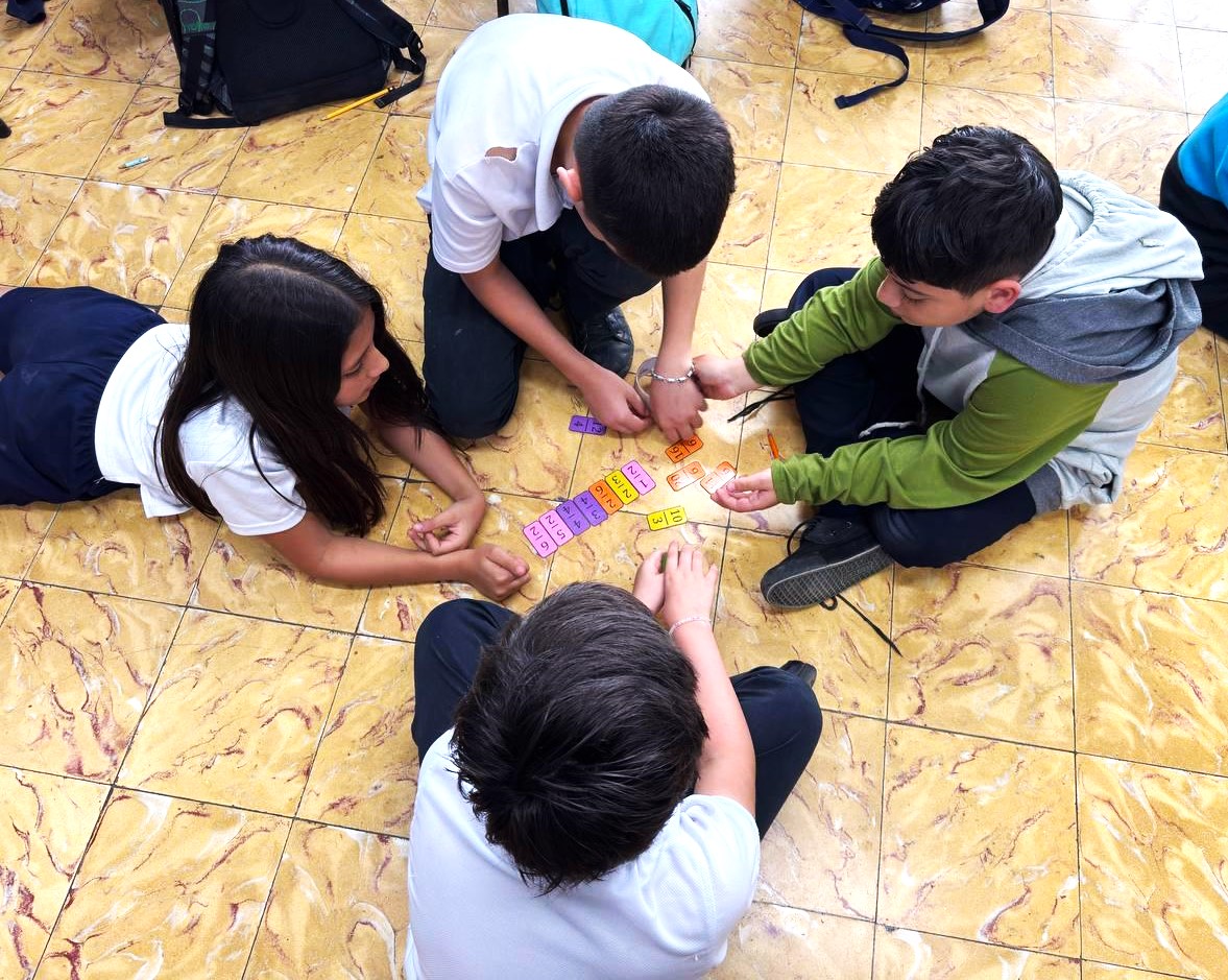 Estudiantes de primaria en actividades del ED-3569