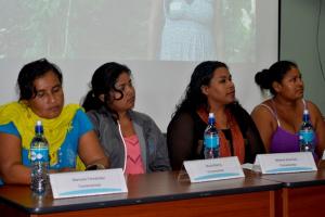 Mujeres indígenas recalcaron que propuestas de proyectos deben nacer a partir de ellas, y no de entes externos. Fotografía de Esteban Cubero. Mujeres indígenas recalcaron que propuestas de proyectos deben nacer a partir de ellas, y no de entes externos. Fotografía de Esteban Cubero.