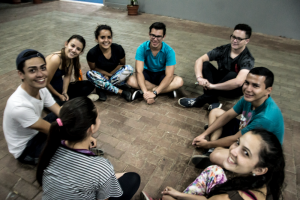 Desde la fundación de Danza Universitaria en el año 1978, la vinculación con las sedes y recintos ha caraterizado el trabajo creativo y durante los últimos años, la compañía ha realizado el proyecto Talleres de Movimiento en Comunidades y llevado a cabo giras artísticas en diferentes lugares del país. Foto: Danza Universitaria. Desde la fundación de Danza Universitaria en el año 1978, la vinculación con las sedes y recintos ha caraterizado el trabajo creativo y durante los últimos años, la compañía ha realizado el proyecto Talleres de Movimiento en Comunidades y llevado a cabo giras artísticas en diferentes lugares del país. Foto: Danza Universitaria.