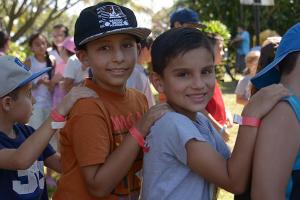 En los Campamentos de Desarrollo Humano los niños y niñas tienen la oportunidad de compartir con sus semejantes, jugar y aprender en un ambiente de sana convivencia (foto Laura Rodríguez). En los Campamentos de Desarrollo Humano los niños y niñas tienen la oportunidad de compartir con sus semejantes, jugar y aprender en un ambiente de sana convivencia (foto Laura Rodríguez).