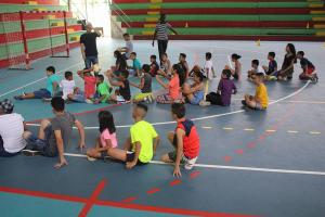En este primer campamento infantil se mezclaron actividades recreativas con charlas sobre la naturaleza y protección del medio ambiente (foto cortesía Andy Fuller). En este primer campamento infantil se mezclaron actividades recreativas con charlas sobre la naturaleza y protección del medio ambiente (foto cortesía Andy Fuller).