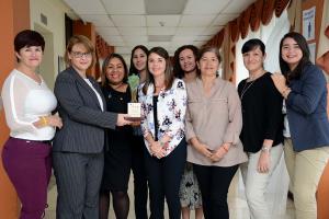 Un grupo de representantes del PIAM acudieron a la actividad de entrega del premio Calidad de Vida, entre ellas la coordinadora general M.Sc. Marisol Rapso Brenes, quien sostiene la estatuilla (foto Laura Rodríguez). Un grupo de representantes del PIAM acudieron a la actividad de entrega del premio Calidad de Vida, entre ellas la coordinadora general M.Sc. Marisol Rapso Brenes, quien sostiene la estatuilla (foto Laura Rodríguez).