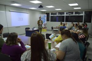 Milton Ariel Brenes dando la bienvenida a las y los participantes del taller. Foto: Angélica Castro.