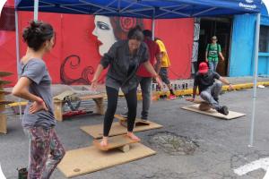 El proyecto "Disfrutando la amargura" crea un bulevar temporal una vez al mes en La Calle. El proyecto "Disfrutando la amargura" crea un bulevar temporal una vez al mes en La Calle.