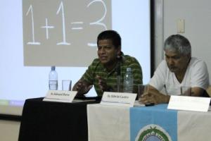 El profesor e investigador Edward Parra presenta su libro con el objetivo de dar otra visión sobre las matemáticas. Foto: Cortesía del INIE El profesor e investigador Edward Parra presenta su libro con el objetivo de dar otra visión sobre las matemáticas. Foto: Cortesía del INIE