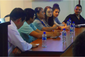 En la presentación de los diccionarios estuvieron presentes: Alí García (bribri), Raquel Fonseca (malecu) y José Luis Navas (broranso) de las comunidades indígenas, y Nathalia Valerín, Fabiola Cordero y Carlos Sánchez del TC-625. Fotografía: Claudia Jiménez. En la presentación de los diccionarios estuvieron presentes: Alí García (bribri), Raquel Fonseca (malecu) y José Luis Navas (broranso) de las comunidades indígenas, y Nathalia Valerín, Fabiola Cordero y Carlos Sánchez del TC-625. Fotografía: Claudia Jiménez.