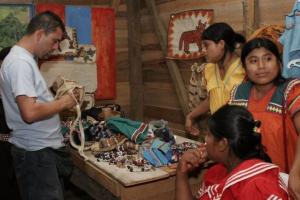 Feria de artesanías se desarrolló en el marco de un proyecto de Educación Pública en Casona, San Vito de Coto Brus Feria de artesanías se desarrolló en el marco de un proyecto de Educación Pública en Casona, San Vito de Coto Brus