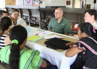 El Encuentro Compartiendo experiencias de Acción Social en la zona sur, organizado por el Recinto de Golfito valoró el trabajo realizado en esa región por parte de la UCR. Foto Keiner Moraga Blanco. El Encuentro Compartiendo experiencias de Acción Social en la zona sur, organizado por el Recinto de Golfito valoró el trabajo realizado en esa región por parte de la UCR. Foto Keiner Moraga Blanco.
