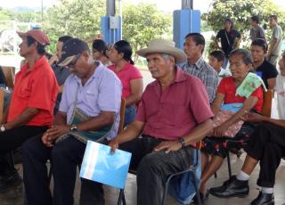 La visita al Territorio Indígena Térraba es un paso más para crear un vínculo más estrecho entre la UCR y esa comunidad. Foto Eduardo Muñoz La visita al Territorio Indígena Térraba es un paso más para crear un vínculo más estrecho entre la UCR y esa comunidad. Foto Eduardo Muñoz