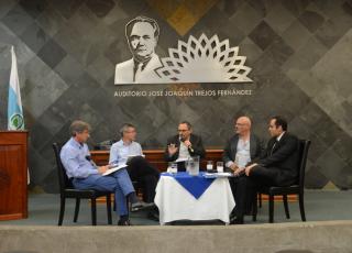 II Conversatorio académico interuniversitario (2015): Déficit fiscal y los efectos en las universidades públicas (foto Anel Kenjekeva). II Conversatorio académico interuniversitario (2015): Déficit fiscal y los efectos en las universidades públicas (foto Anel Kenjekeva).